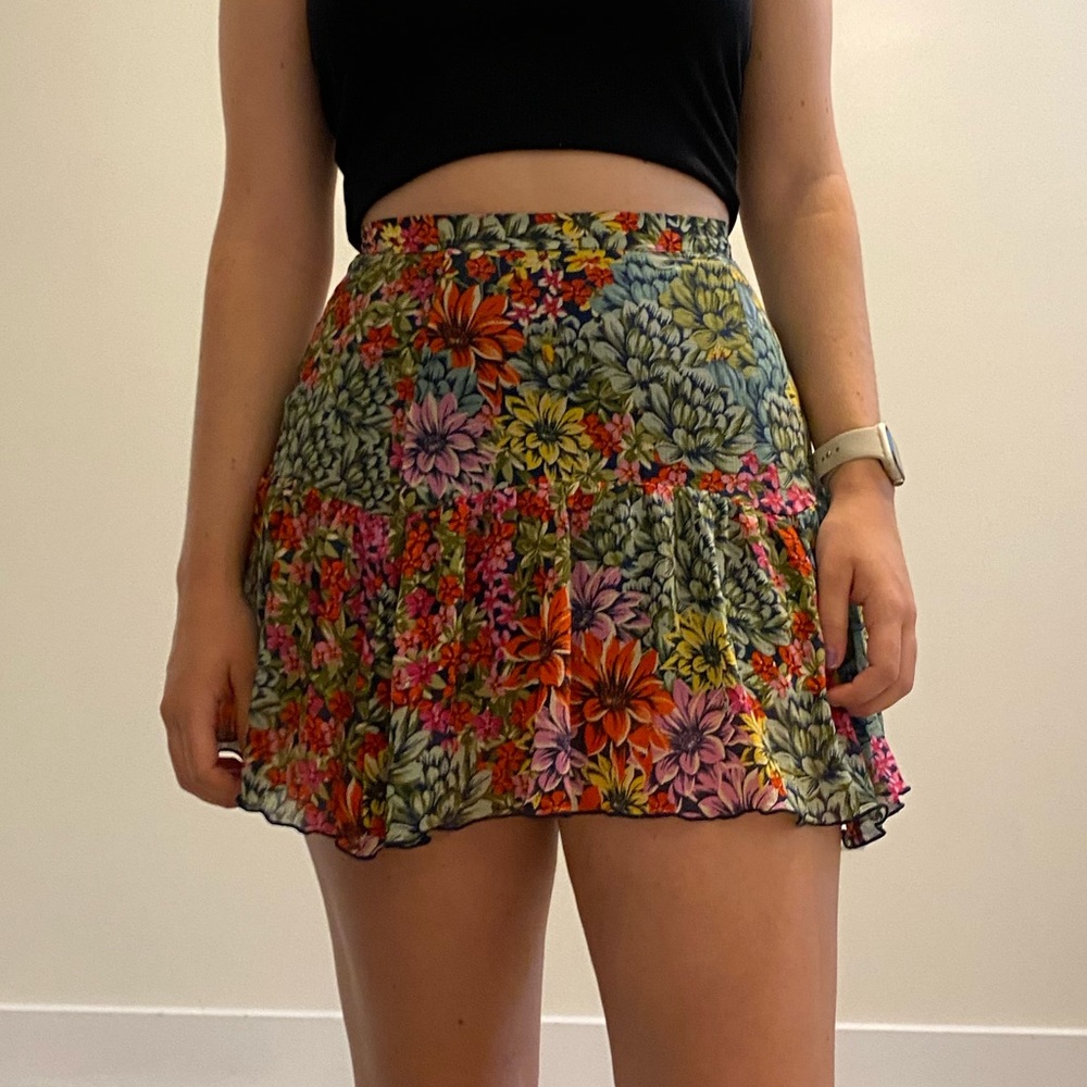 Urban Outfitters floral flowy skirt - size small